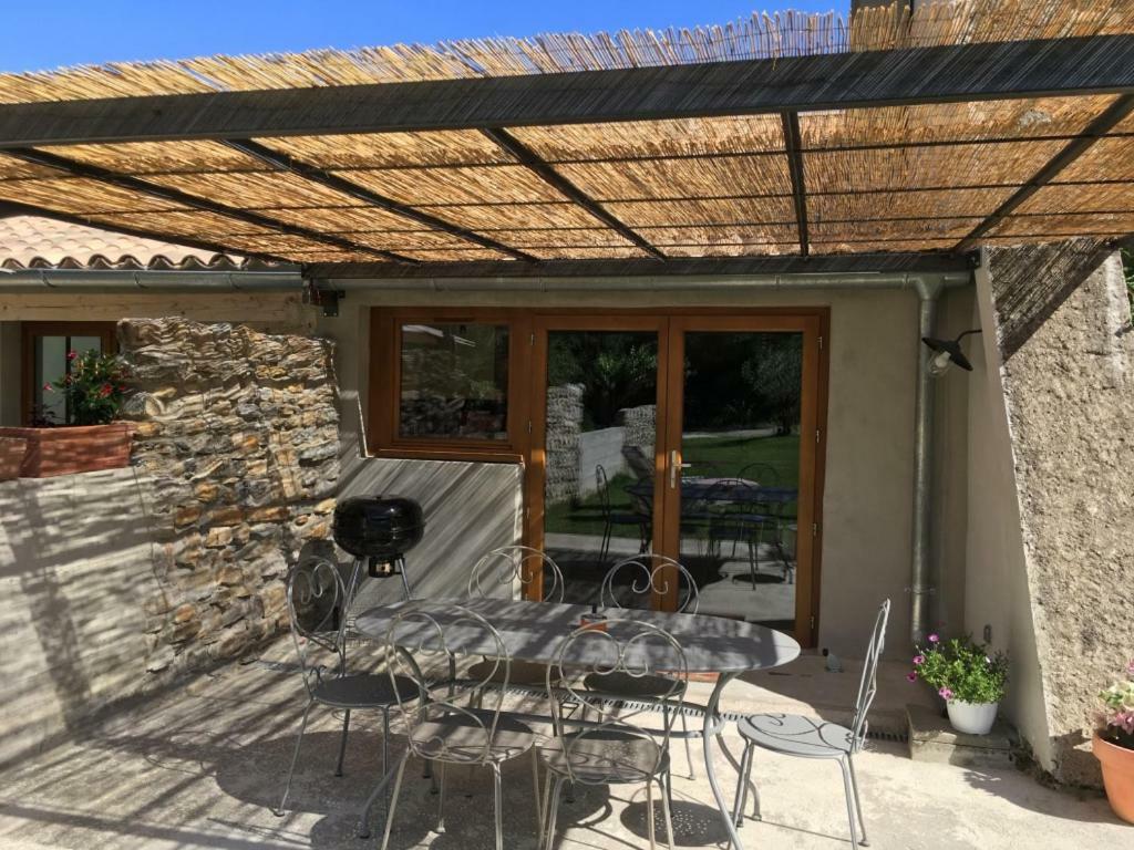 Gites Oustaou de Bourboul Grospierres Extérieur photo